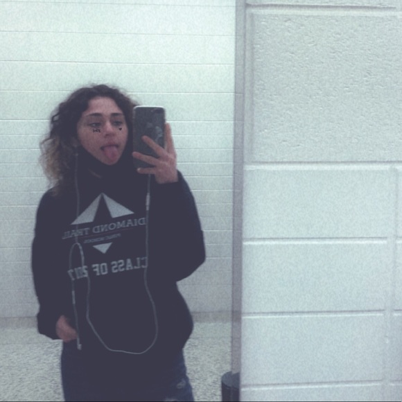 Meet your Posher, Angeline - Picture 1 of 1